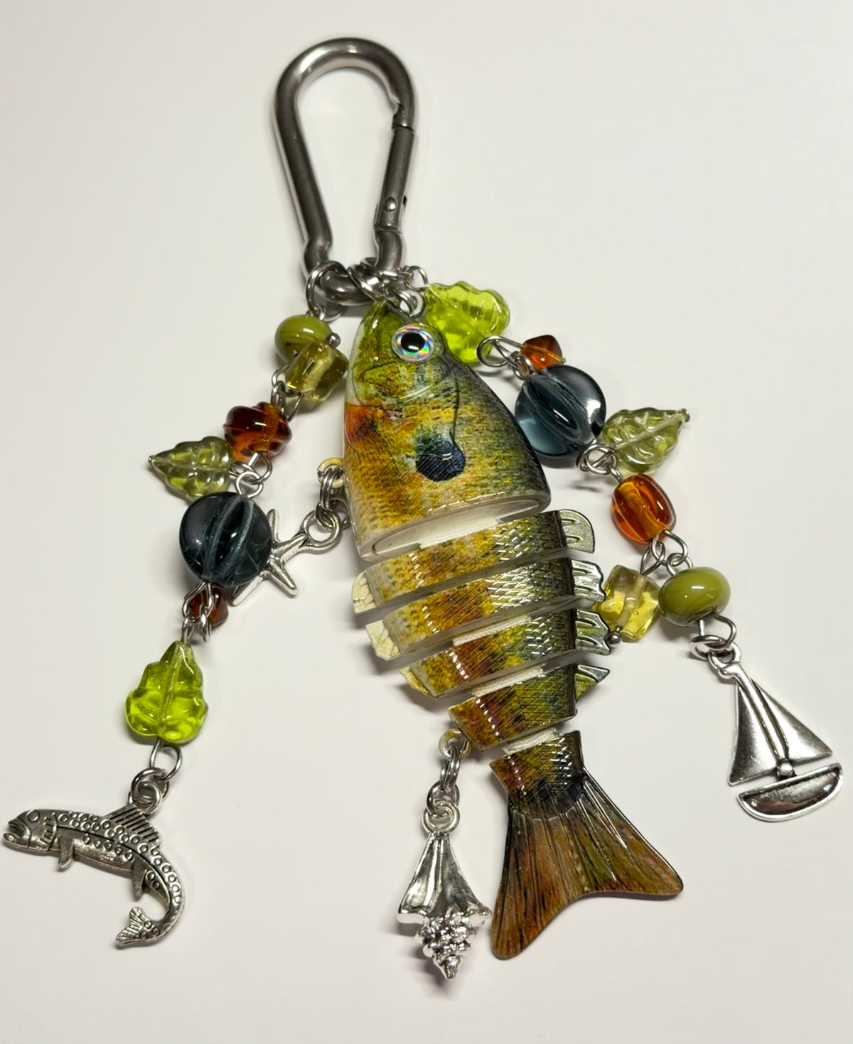 carl (green fishy) - carabiner